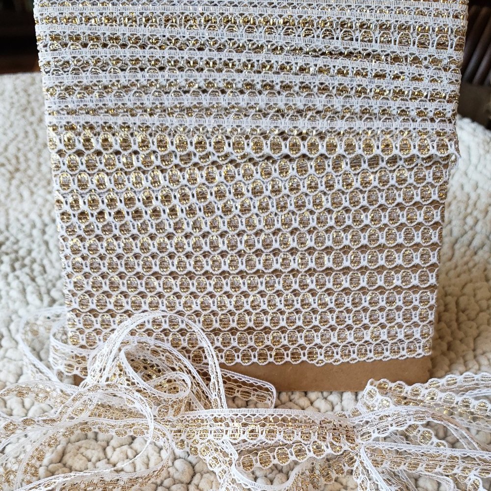 Ivory & Metallic Gold Scalloped Trim - 1/2" inch x 12 yards